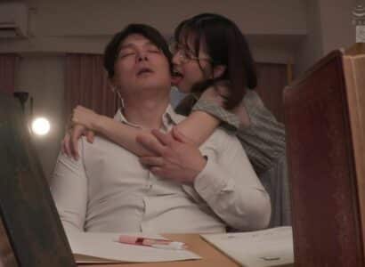 Cô gái nghiện hôn đi chăn trai để thoả mãn nhu cầu Cô gái nghiện hôn đi chăn trai để thoả mãn nhu cầu