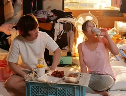 Ở chung với người dì rất đồi trụy